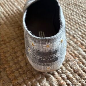 TOMS Gray Plaid Daisy Embroidered Shoes